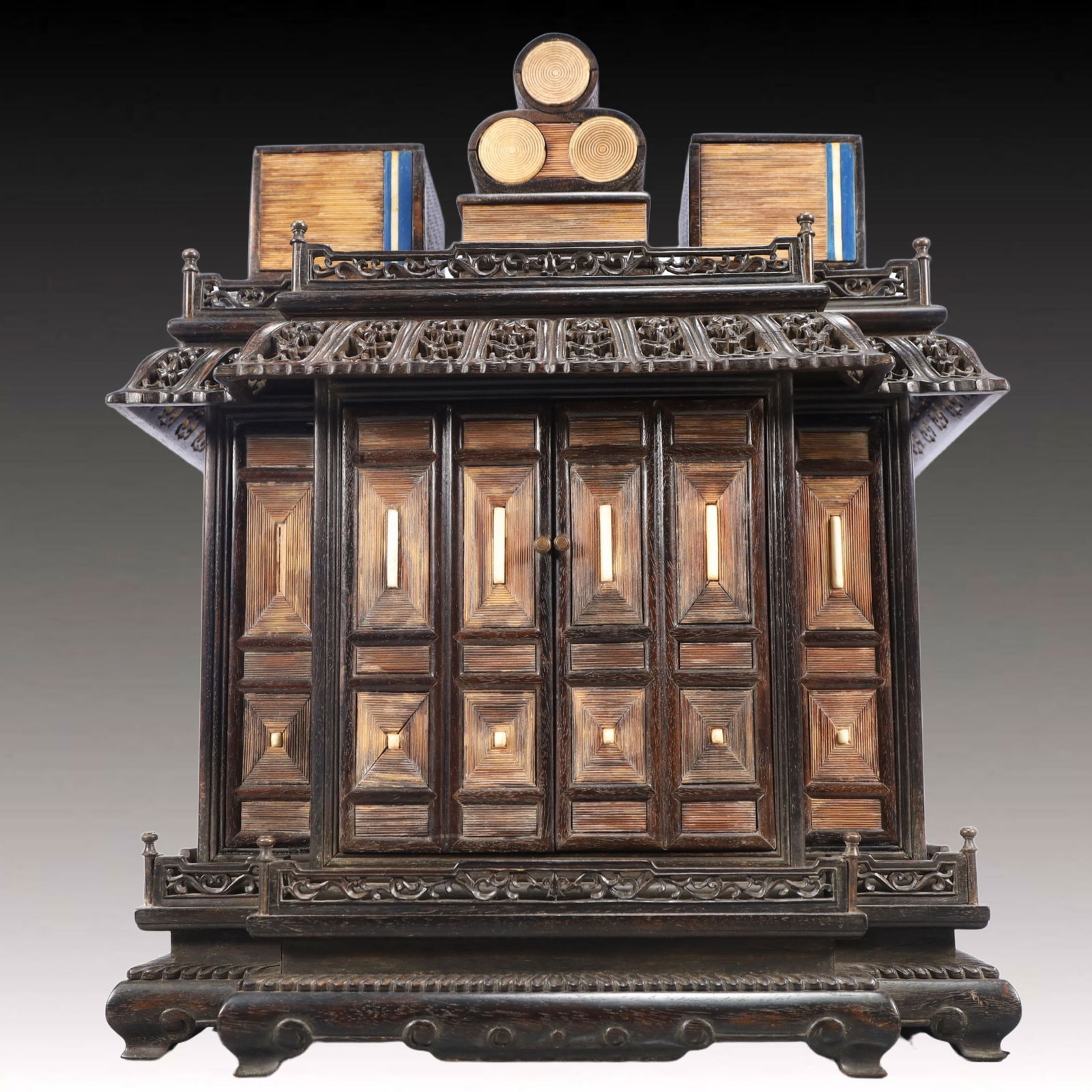 A Rare Zitanwood Inlaid Gems Box: A Rare Zitanwood Inlaid Gems Box,Qing Dynasty, China,Size:11.8inx8.3inx14.2in,Weight:4250g 紫檀木嵌百宝箱,中国清代