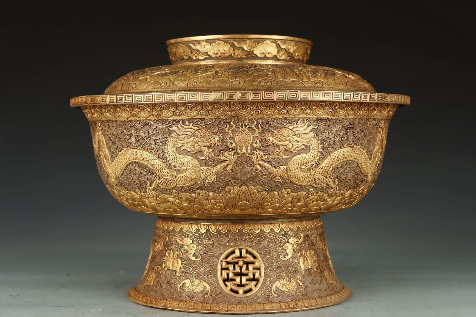 A Rare Gilt Bronze Auspicious Cloud,Bats and Dragon Pattern Cover Bowl: A Rare Gilt Bronze Auspicious Cloud,Bats and Dragon Pattern Cover Bowl,Qing Dynasty,China,Size:13inx13inx10.2in,Weight:6386g 铜鎏金祥云蝙蝠龙纹
