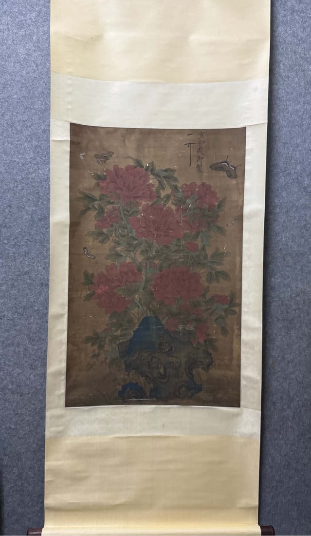 A Chinese Vertical Scroll Ink Painting of Flower and Butterfly on Silk,Song Huizong: A Chinese Vertical Scroll Ink Painting of Flower and Butterfly on Silk,Song Huizong,Size:(Without frame)24inx38.2in 一幅中国水墨绢本花卉"