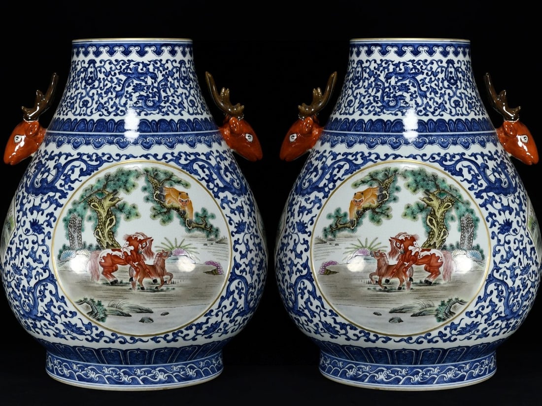 A Pair of Huge Blue and White Painted Gold Animal and Dragon Pattern Deer-Ears Vases: A Pair of Huge Blue and White Painted Gold Animal and Dragon Pattern Deer-Ears Vases,Qing Dynasty, China,Qianlong Six-character Mark,Size:19.7inx15.7in 一对青花描金