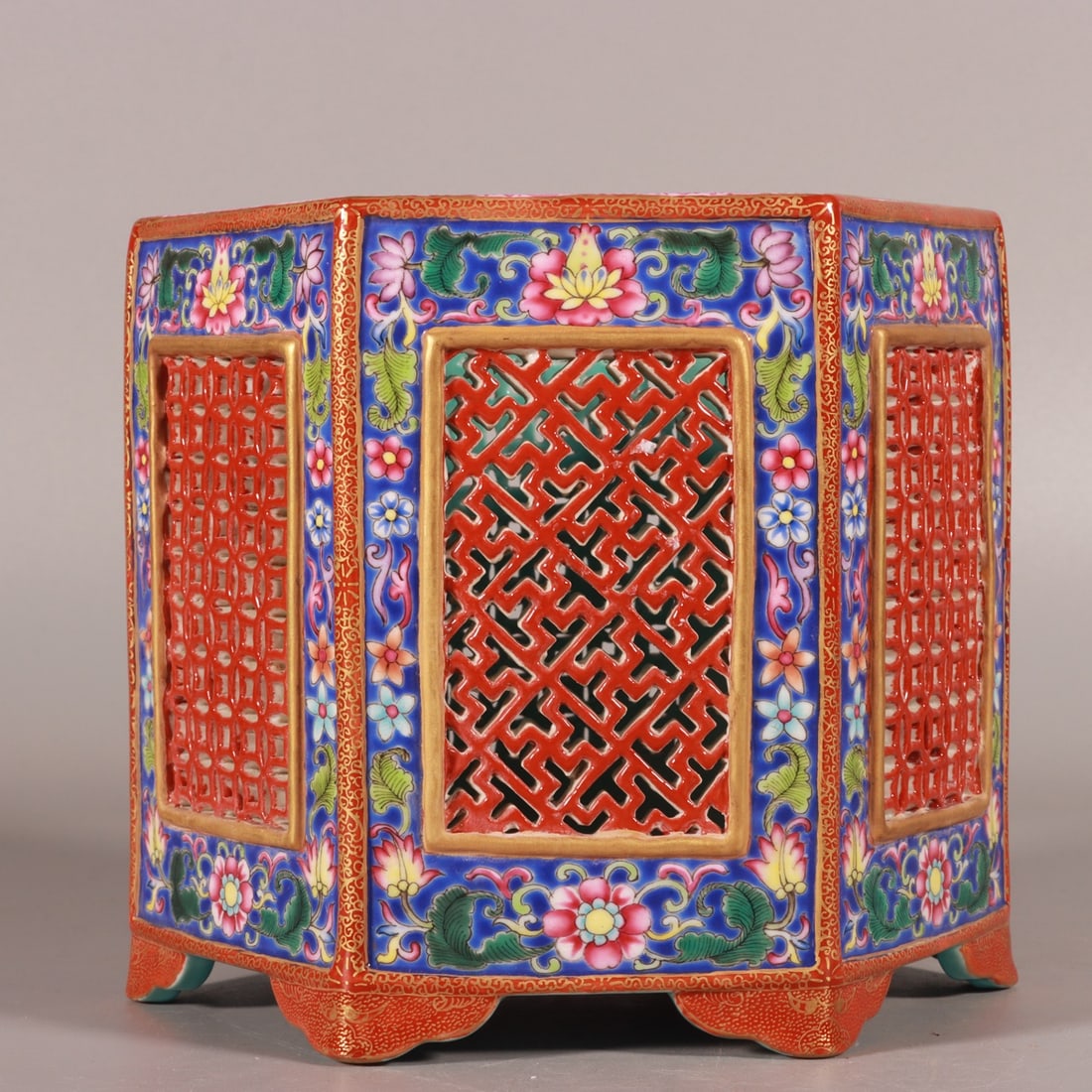 An Exquisite Enamel Blue Ground Painted Gold Hollow Lotus Pattern Brush Pot: An Exquisite Enamel Blue Ground Painted Gold Hollow Lotus Pattern Brush Pot,Qing Dynasty, China,Qianlong Six-character Mark,Size:5inx5.5in 珐琅彩蓝地描金ž