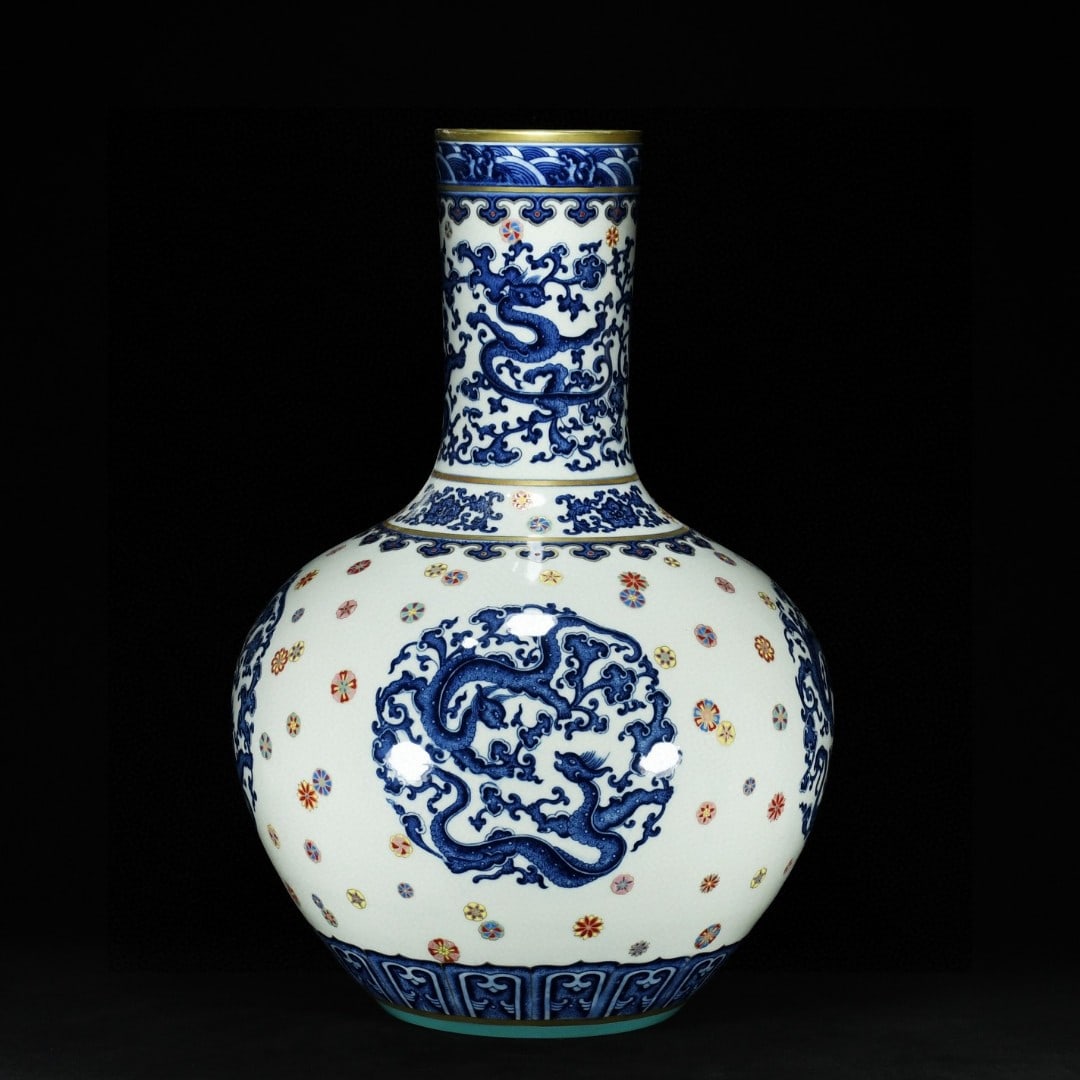 A Huge Guan yao Blue and White Famille-Rose Painted Gold Flower and Dragon Pattern Vase: A Huge Guan yao Blue and White Famille-Rose Painted Gold Flower and Dragon Pattern Vase,Qing Dynasty, China,Qianlong Six-character Mark,Size:21.3inx15in 官窑青花粉彩