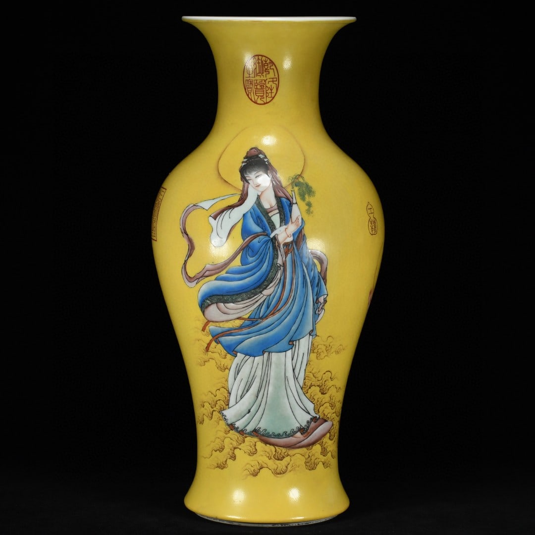 A Huge Yellow Ground Famille-Rose Avalokitesvara Pattern Vase,With Poem: A Huge Yellow Ground Famille-Rose Avalokitesvara Pattern Vase,With Poem,Qing Dynasty, China,Yongzheng Six-character Mark,Size:16.5inx7.9in 黄地粉彩观音像ń