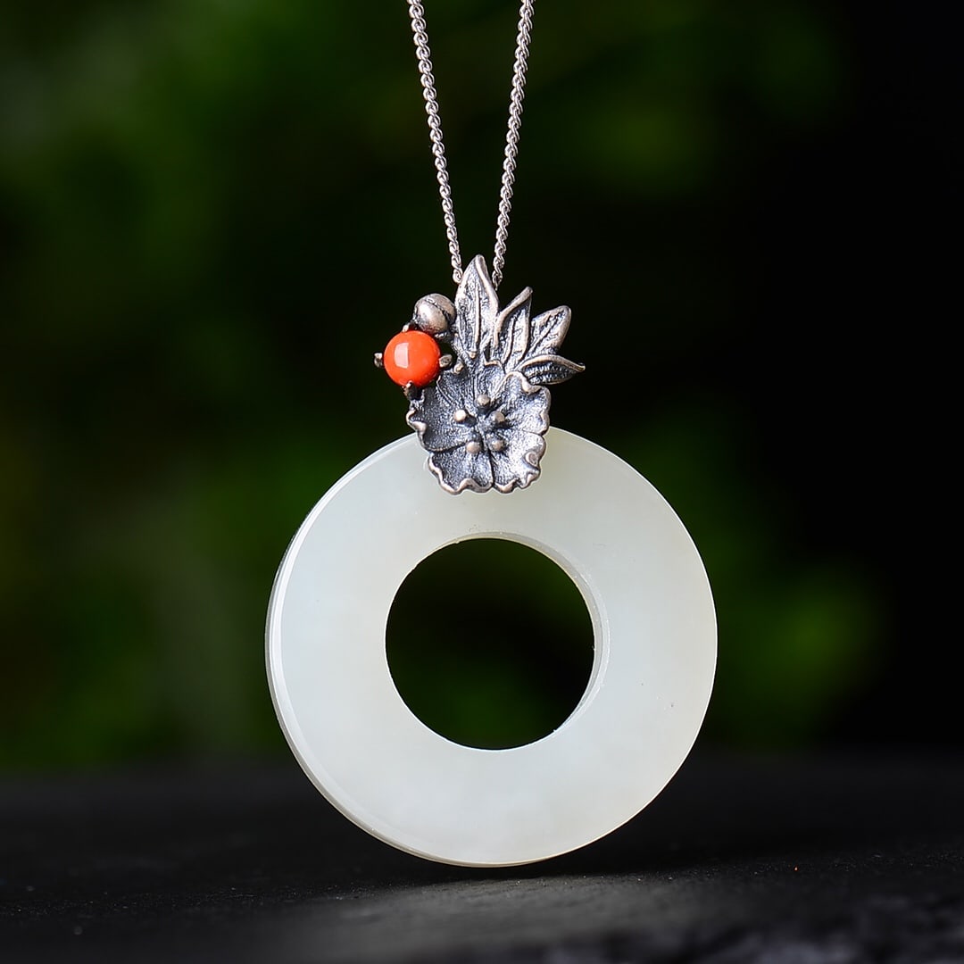 An Exquisite Sterling Silver Inlaid White Jade Pendant: An Exquisite Sterling Silver Inlaid White Jade Pendant,Size:25mmx25mm 纯银镶白玉吊坠