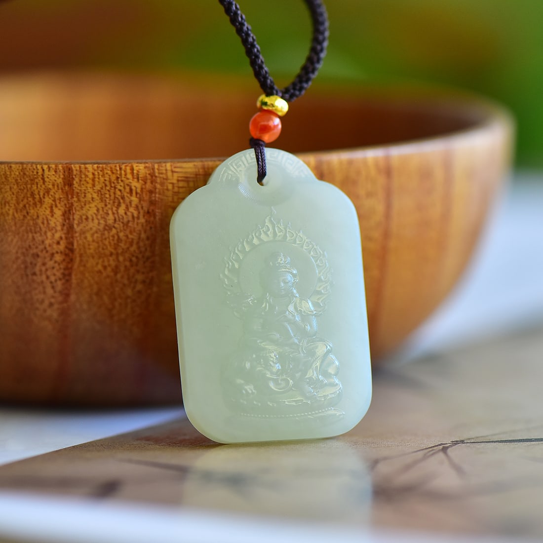 An Exquisite White Jade Bodhisattva Pendant: An Exquisite White Jade Bodhisattva Pendant,Size:36mmx23mmx6mm 