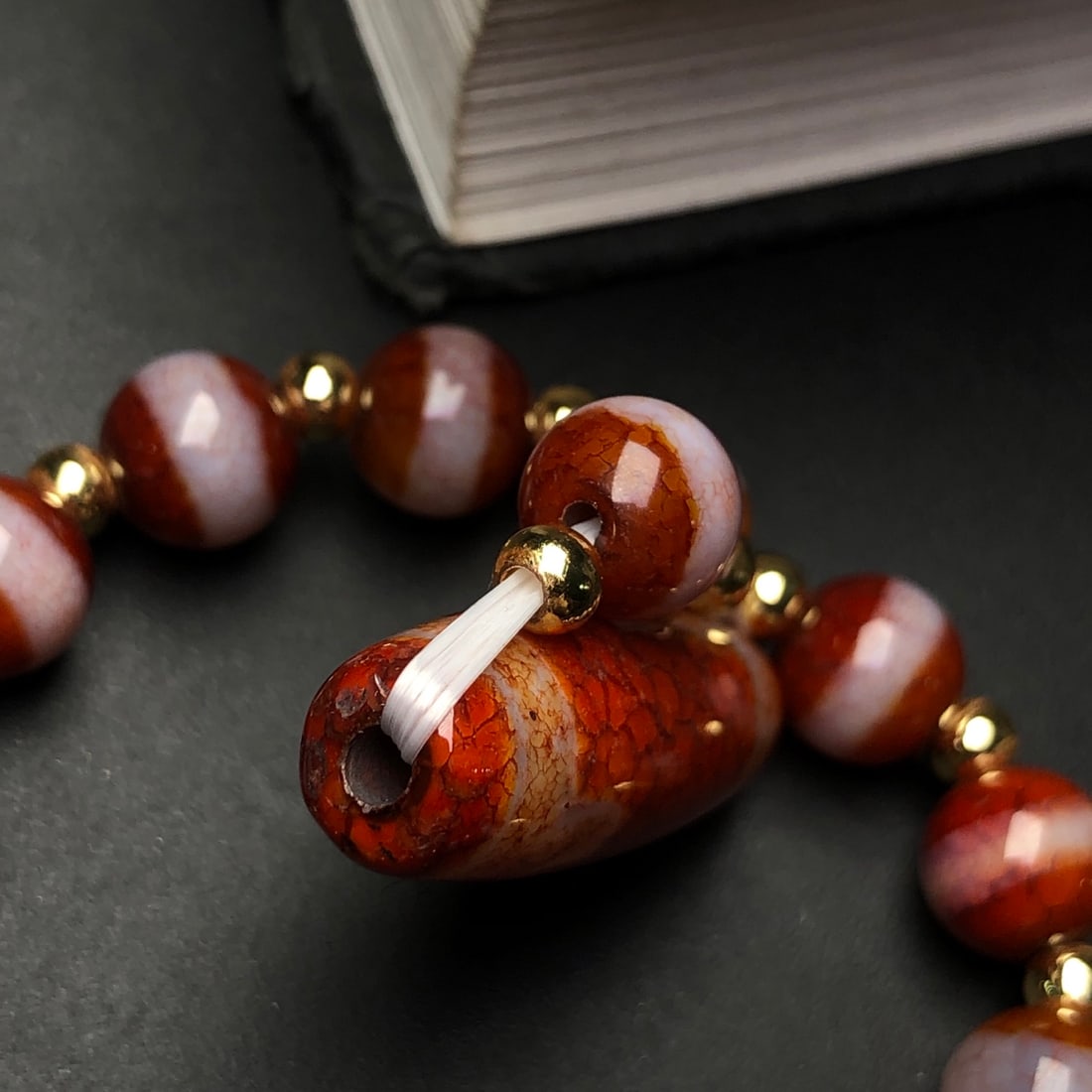 An Exquisite Dzi Bead Bracelets - 9