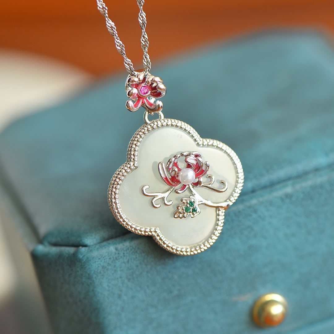 An Exquisite Sterling Silver Inlaid White Jade Pendant: An Exquisite Sterling Silver Inlaid White Jade Pendant,Size:20mmx20mm 纯银镶白玉吊坠