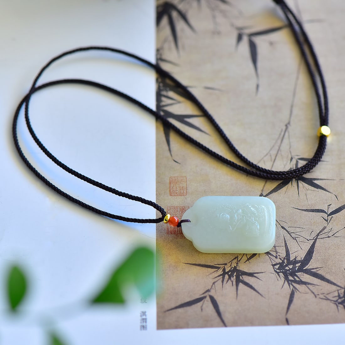 An Exquisite White Jade Bodhisattva Pendant: An Exquisite White Jade Bodhisattva Pendant,Size:36mmx23mmx6mm 