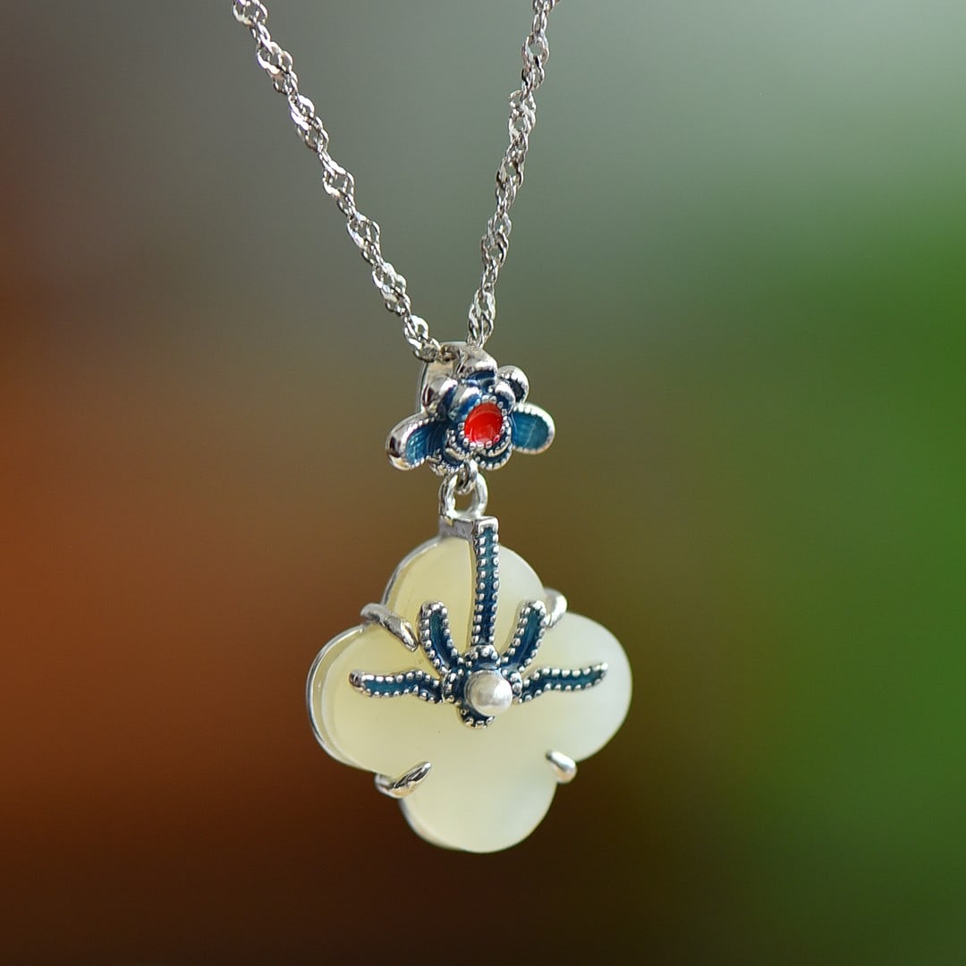 An Exquisite Sterling Silver Inlaid White Jade Pendant: An Exquisite Sterling Silver Inlaid White Jade Pendant,Size:16mmx16mm 纯银镶白玉吊坠