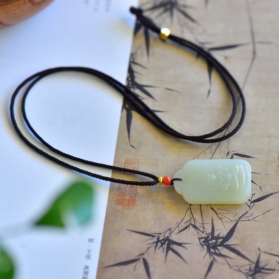An Exquisite White Jade Bodhisattva Pendant: An Exquisite White Jade Bodhisattva Pendant,Size:36mmx23mmx6mm 
