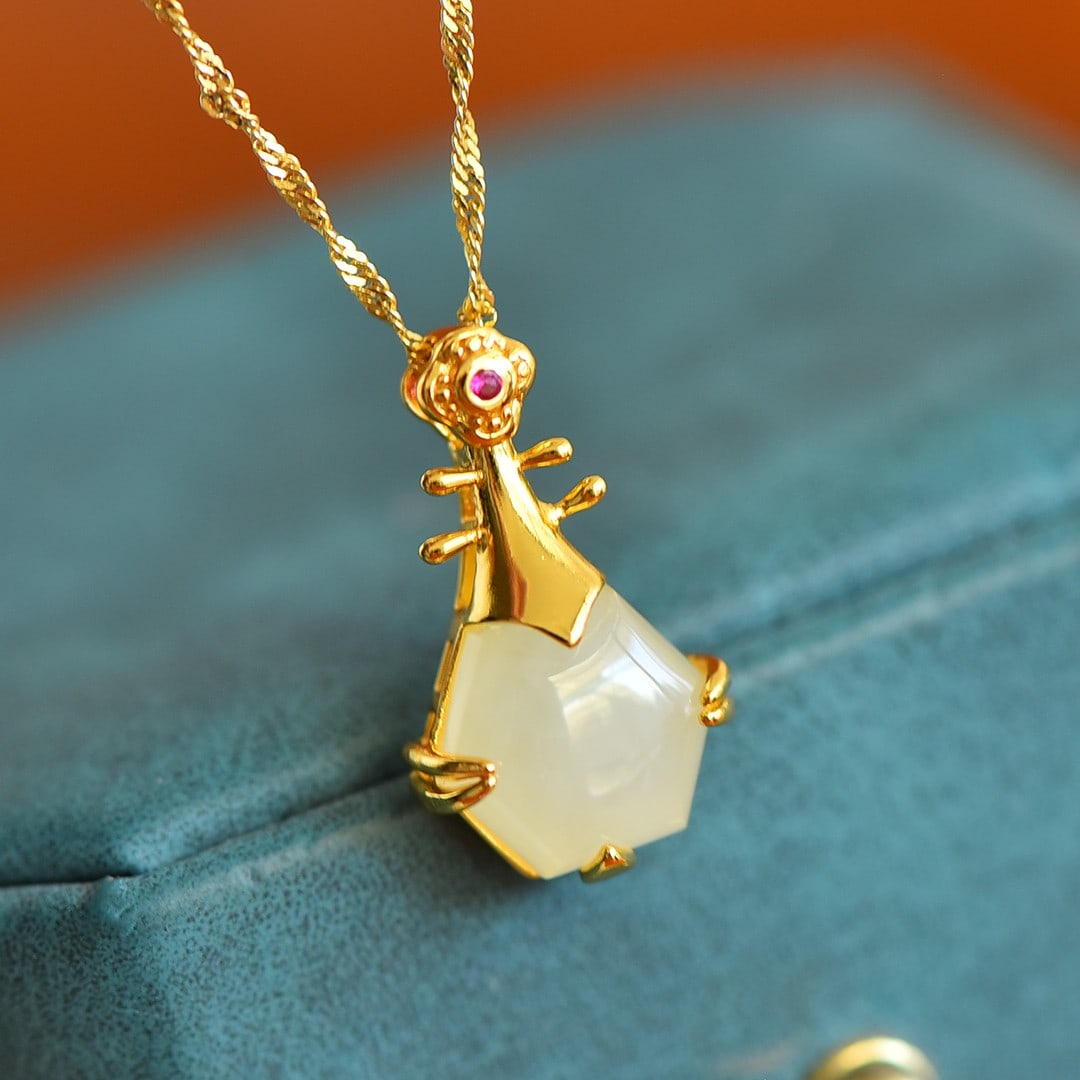 An Exquisite Sterling Silver-Gold Plated Inlaid White Jade Pendant: An Exquisite Sterling Silver-Gold Plated Inlaid White Jade Pendant,Size:12mmx12mm 纯银镀金镶白玉吊坠