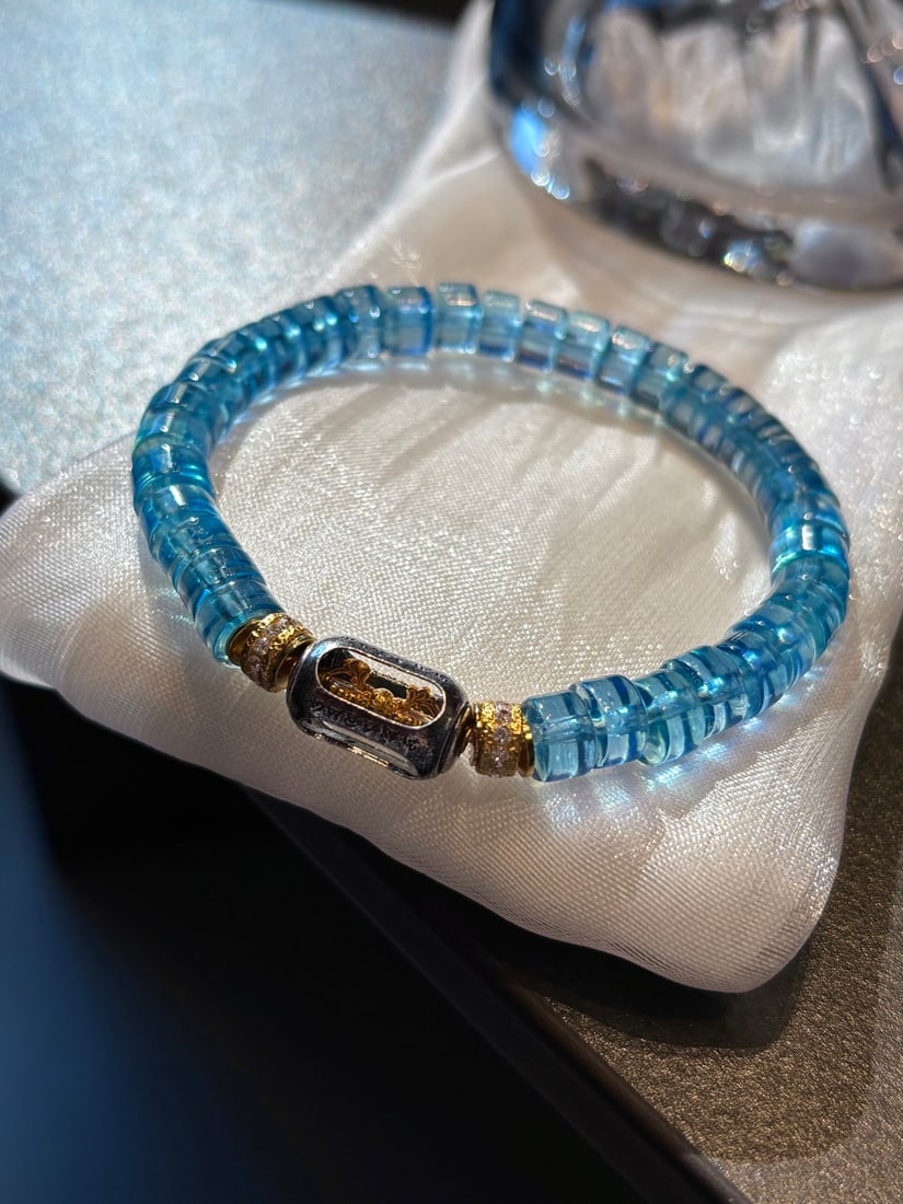 An Exquisite Aquamarine Bracelets (1 of 6)