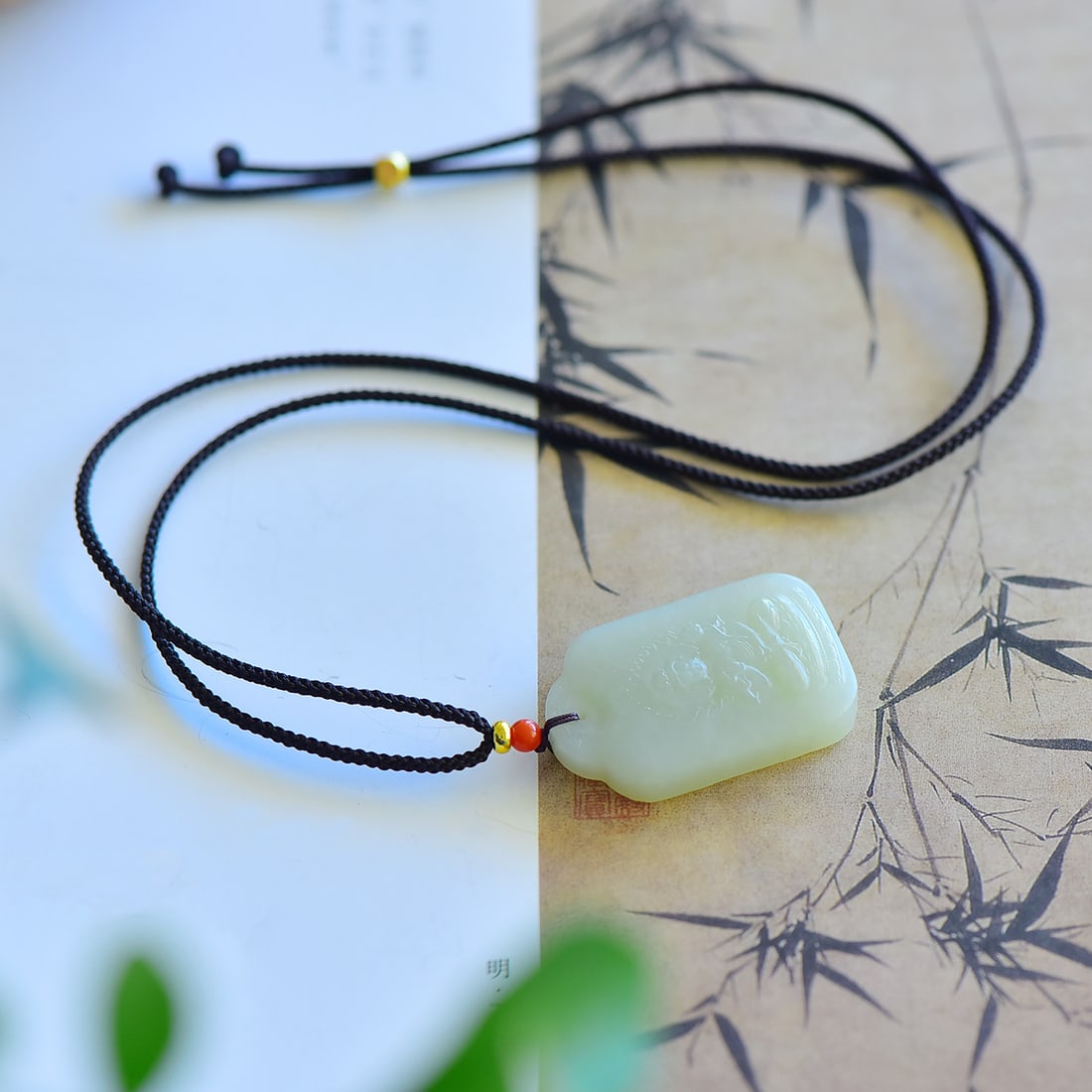 An Exquisite White Jade Bodhisattva Pendant: An Exquisite White Jade Bodhisattva Pendant,Size:36mmx23mmx6mm 