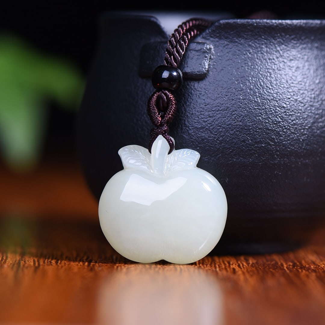 An Exquisite White Jade Apple Pendant: An Exquisite White Jade Apple Pendant,Size:27mmx27mm