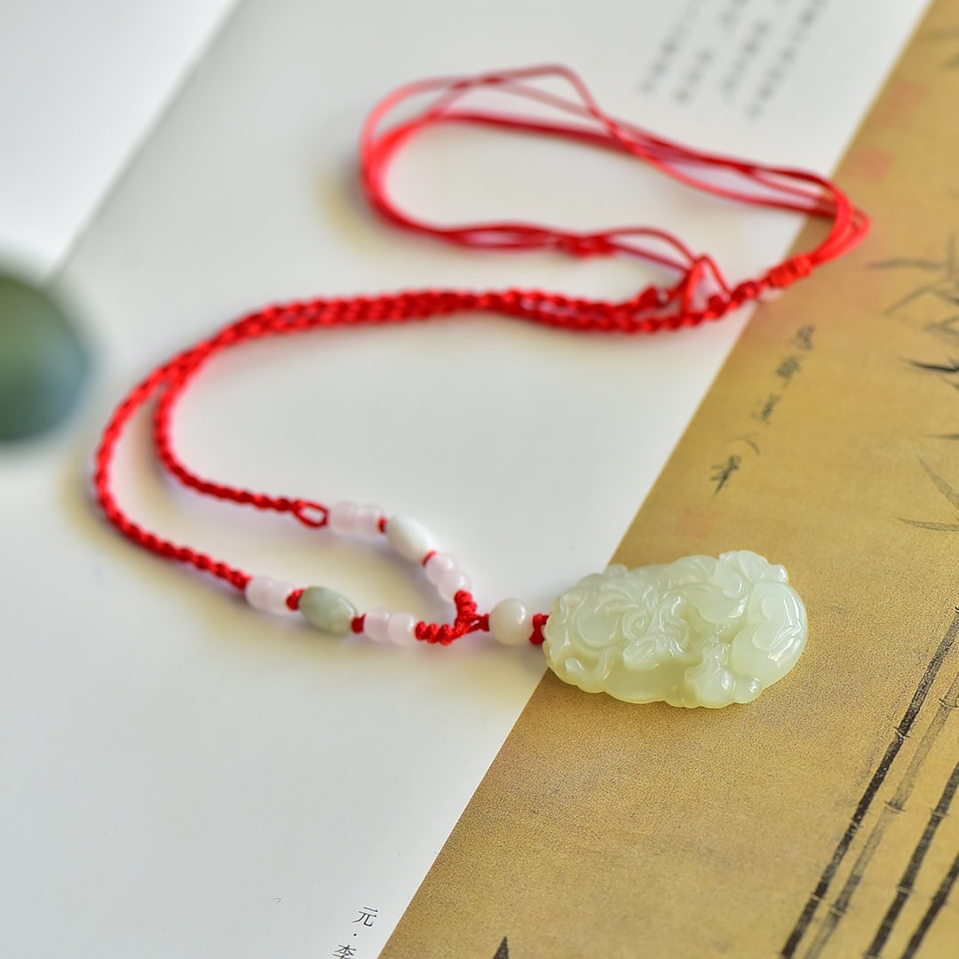 An Exquisite White Jade Dragon Pattern Pendant: An Exquisite White Jade Dragon Pattern Pendant,Size:33mmx20mm 白玉龙纹吊坠