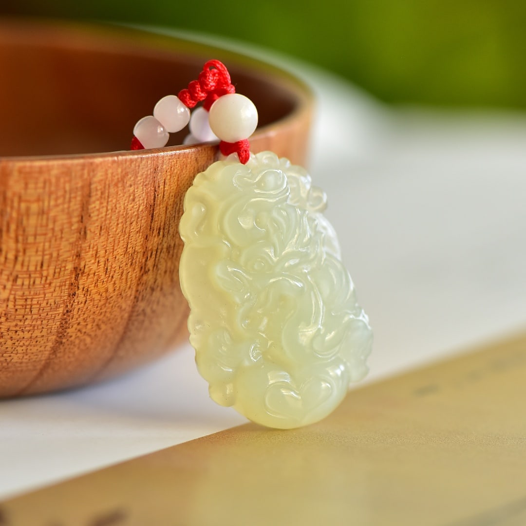 An Exquisite White Jade Dragon Pattern Pendant - 3