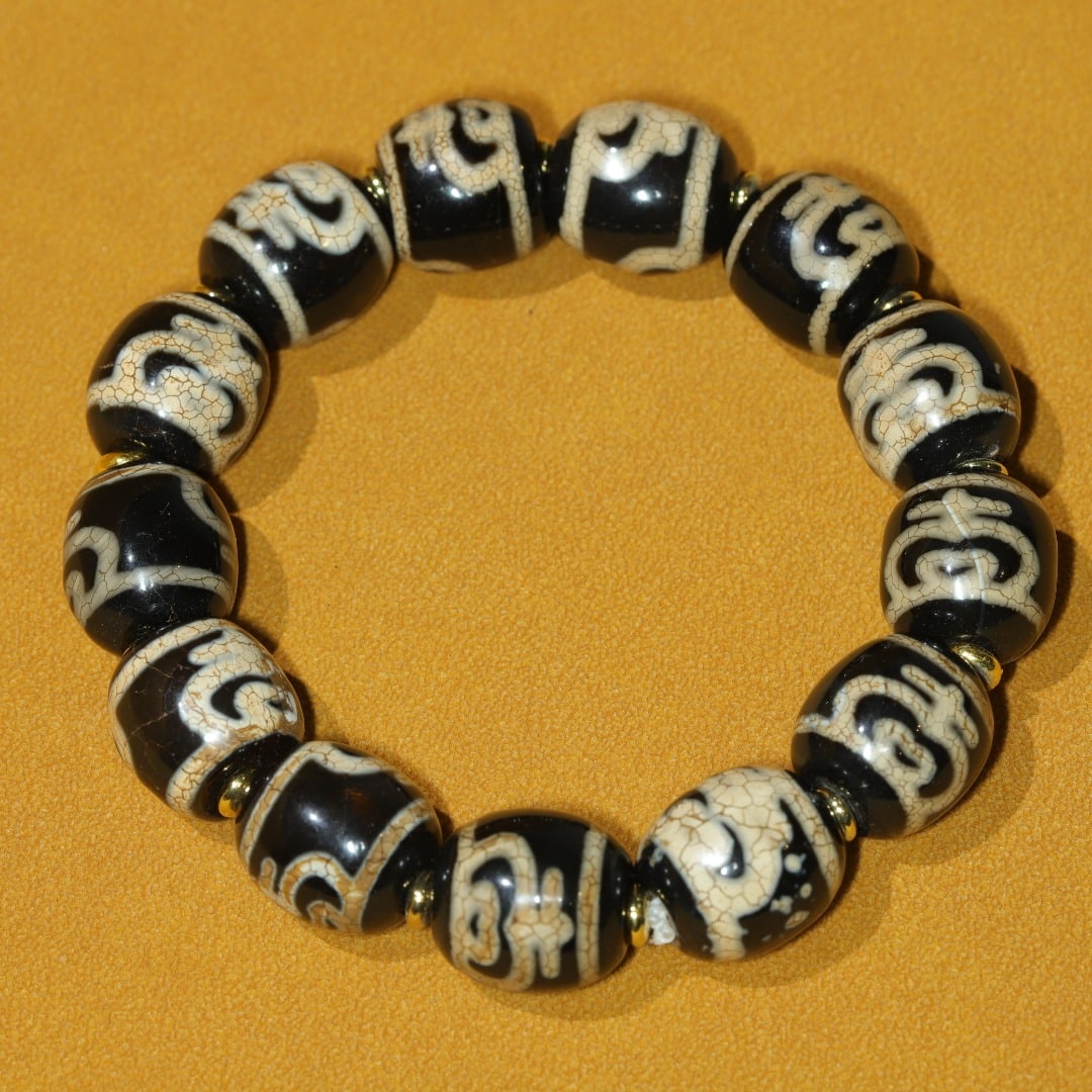 An Exquisite Dzi Bead Bracelets - 3