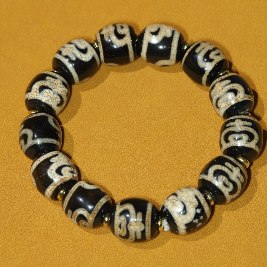 An Exquisite Dzi Bead Bracelets - 4
