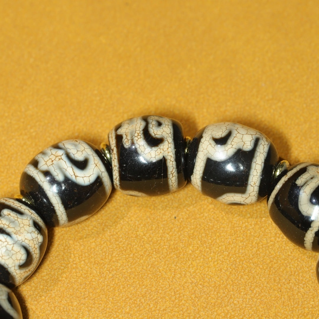 An Exquisite Dzi Bead Bracelets - 5