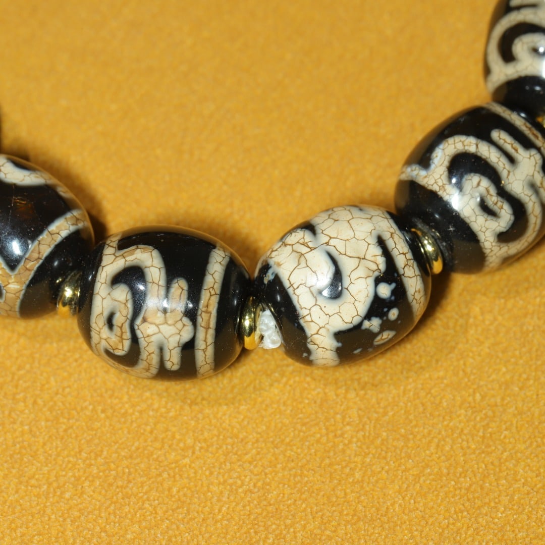 An Exquisite Dzi Bead Bracelets - 6