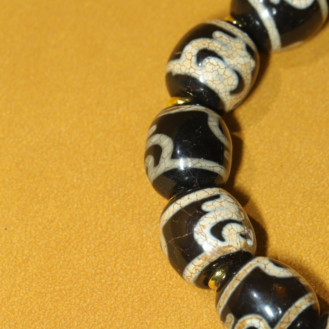 An Exquisite Dzi Bead Bracelets - 7