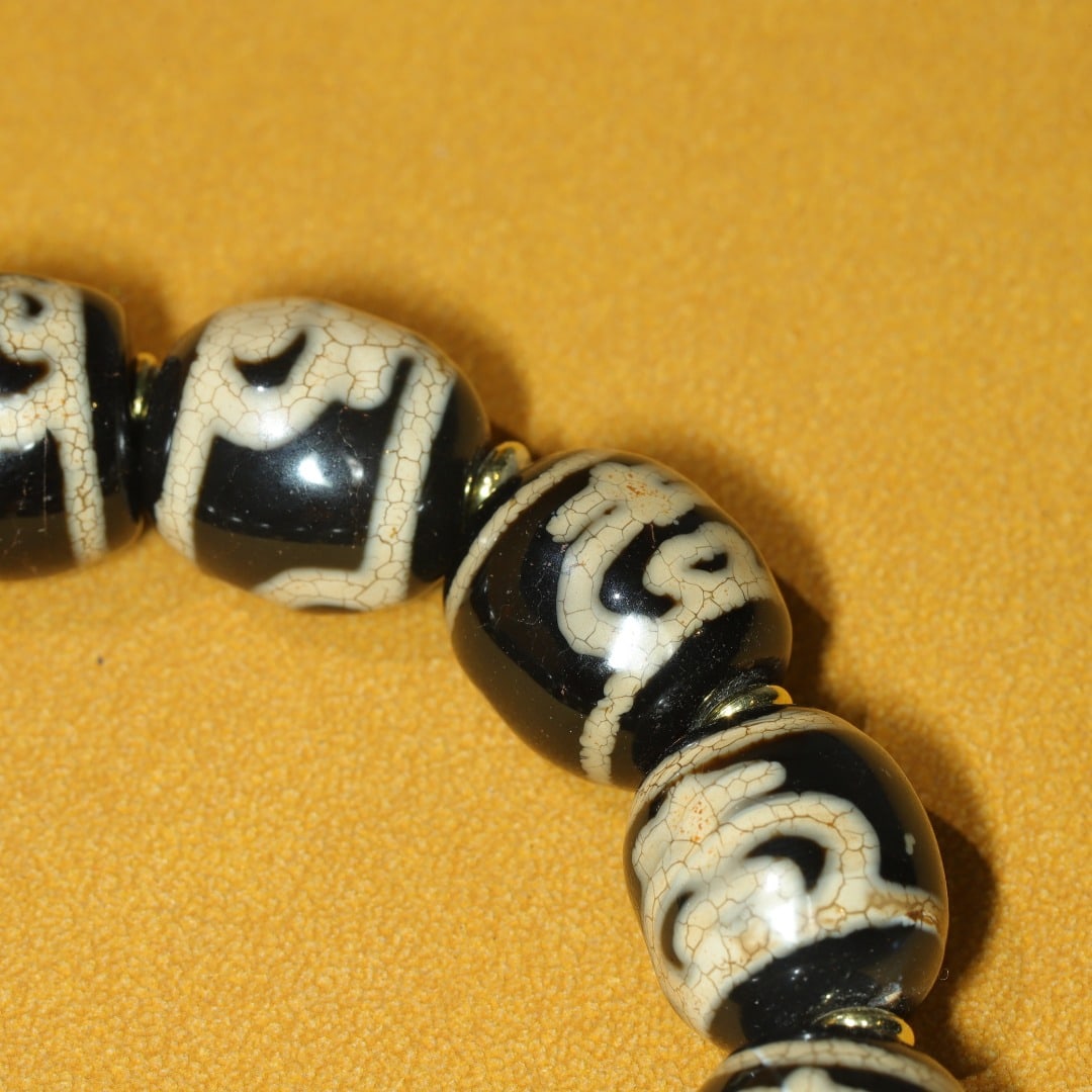 An Exquisite Dzi Bead Bracelets - 8