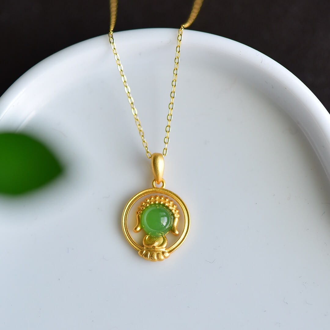 An Exquisite Sterling Silver-Gold Plated Inlaid Jasper Pendant: An Exquisite Sterling Silver-Gold Plated Inlaid Jasper Pendant 纯银镀金镶碧玉吊坠