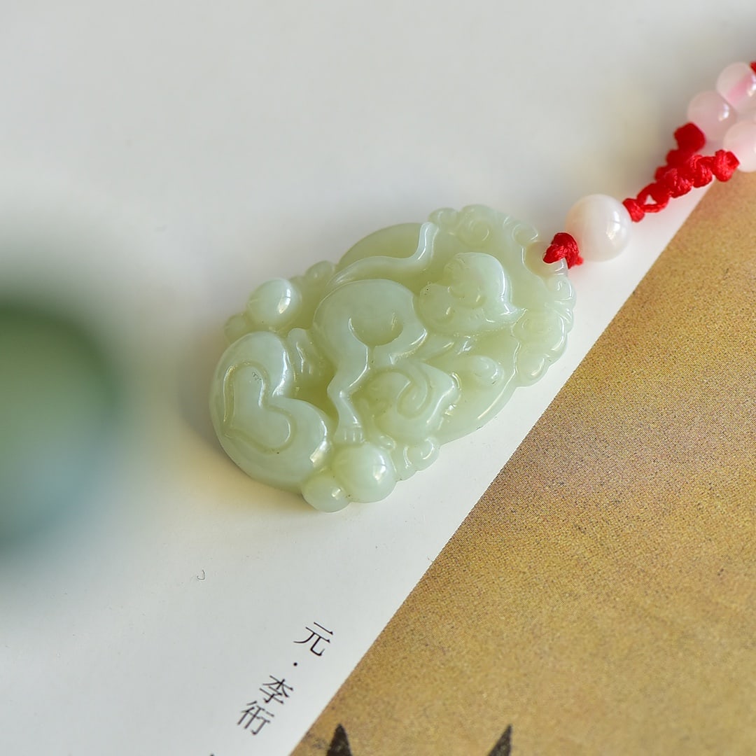An Exquisite White Jade Monkey Pattern Pendant - 2