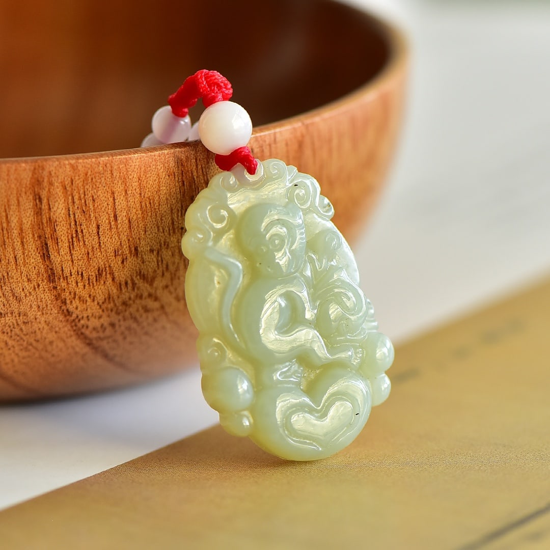 An Exquisite White Jade Monkey Pattern Pendant - 3