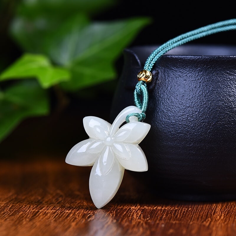 An Exquisite White Jade Maple Leaf Pendant - 2