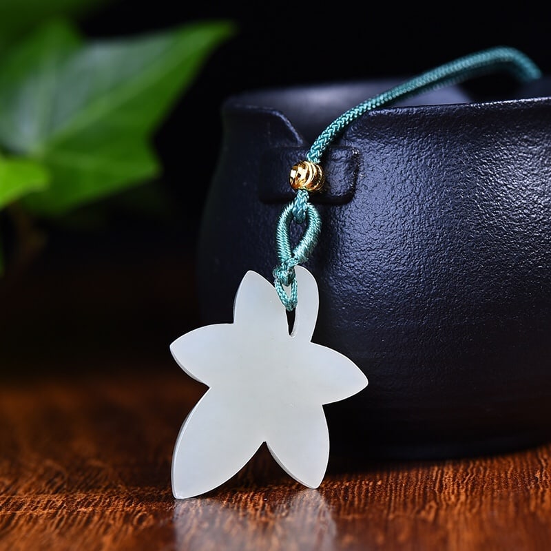 An Exquisite White Jade Maple Leaf Pendant - 5