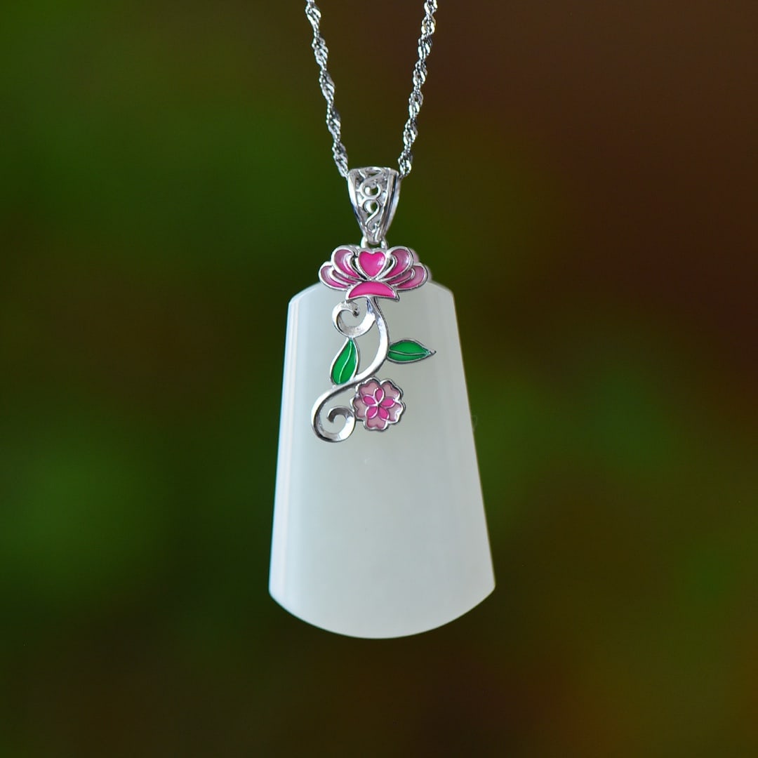 An Exquisite Sterling Silver Inlaid White Jade Pendant: An Exquisite Sterling Silver Inlaid White Jade Pendant,Size:24mmx48mm 纯银镶白玉吊坠