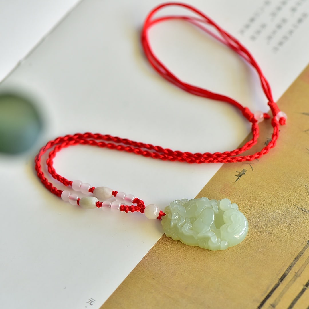 An Exquisite White Jade Horse Pattern Pendant: An Exquisite White Jade Horse Pattern Pendant,Size:33mmx20mm 白玉马纹吊坠