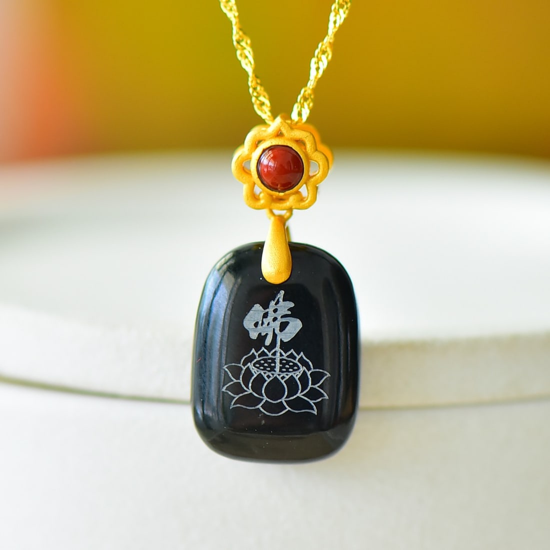 An Exquisite Sterling Silver-Gold Plated Inlaid Black Jade Pendant: An Exquisite Sterling Silver-Gold Plated Inlaid Black Jade Pendant 纯银镀金镶黑玉吊坠