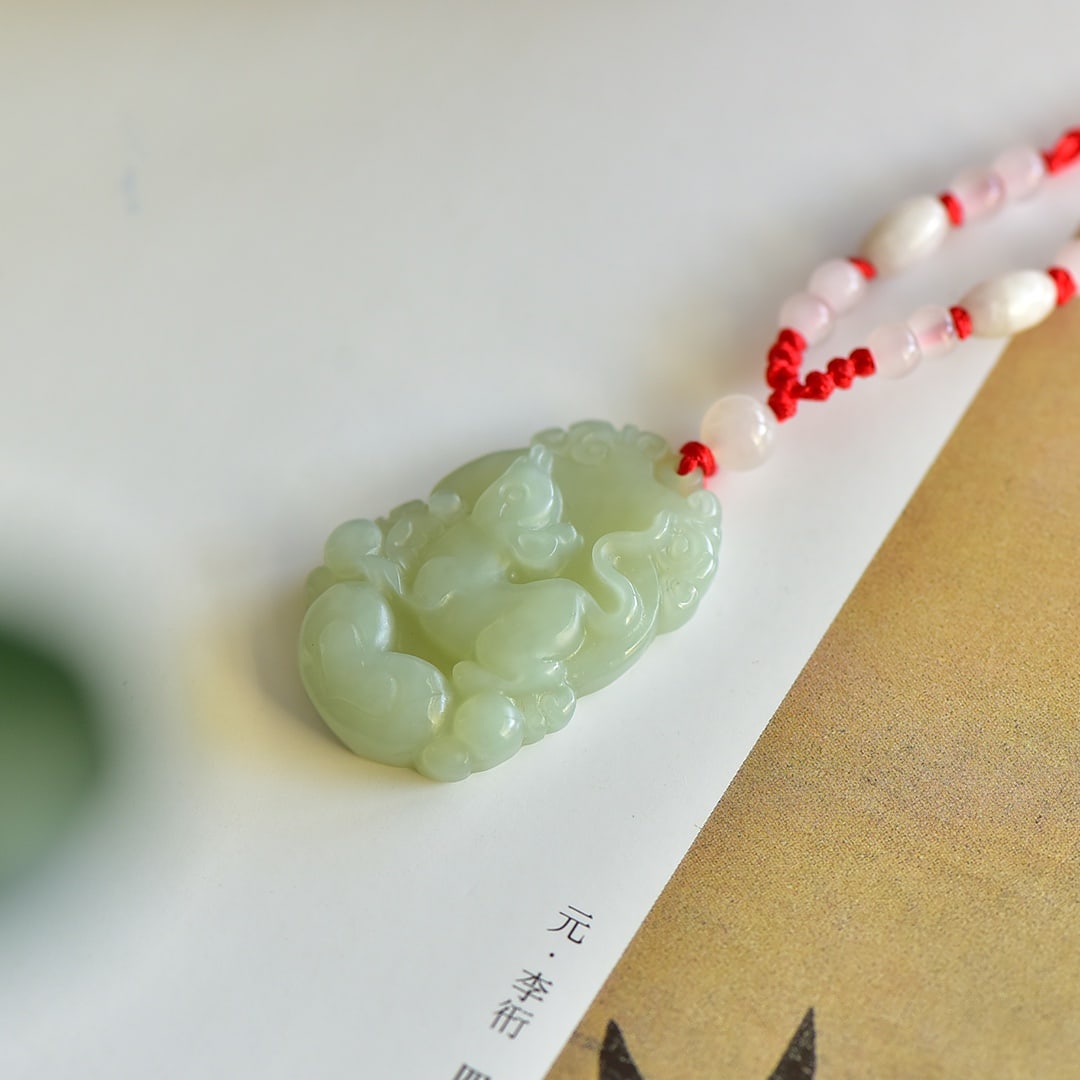 An Exquisite White Jade Mouse Pattern Pendant - 2