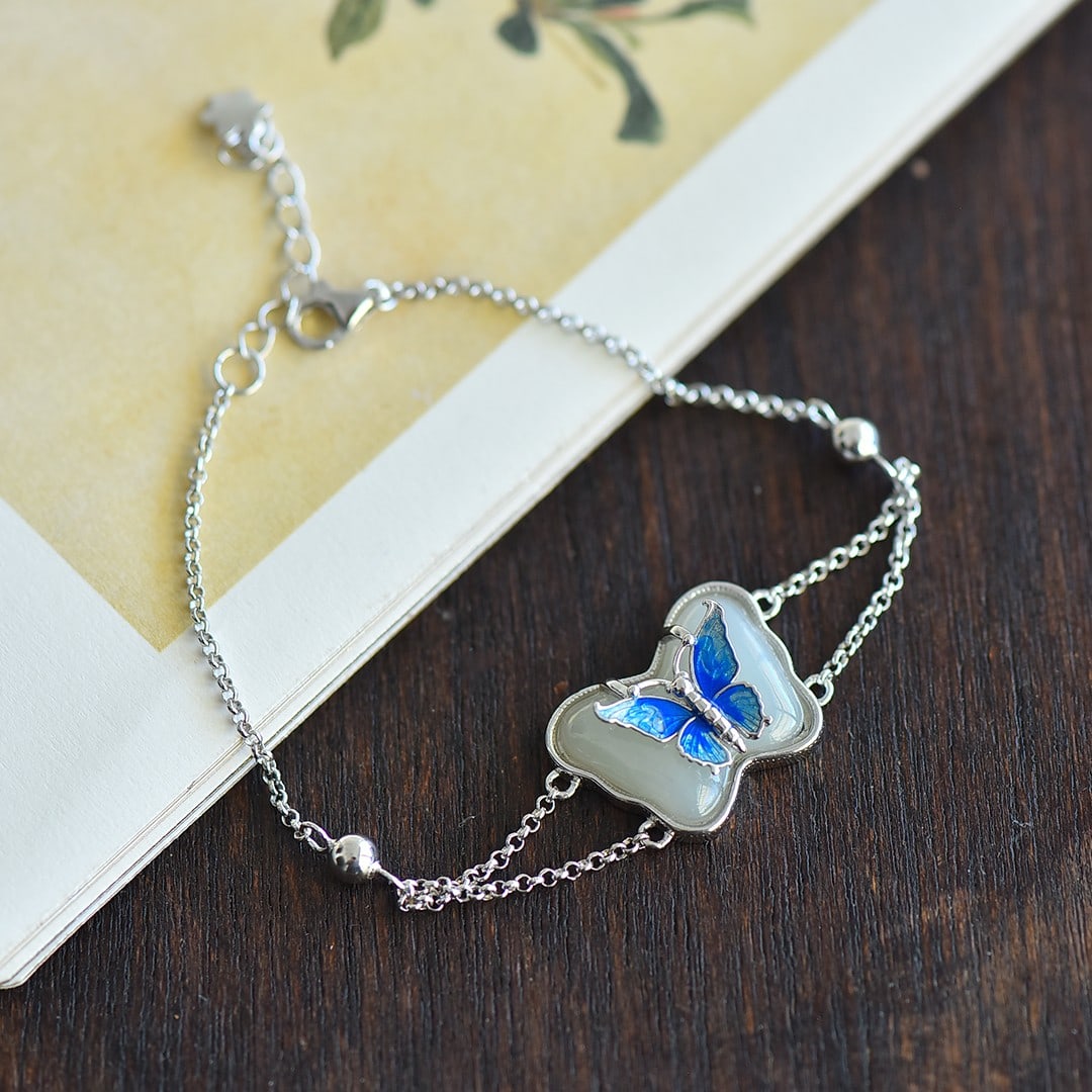 An Exquisite Sterling Silver Inlaid White Jade Enamel Bracelet: An Exquisite Sterling Silver Inlaid White Jade Enamel Bracelet 纯银镶白玉珐琅手链