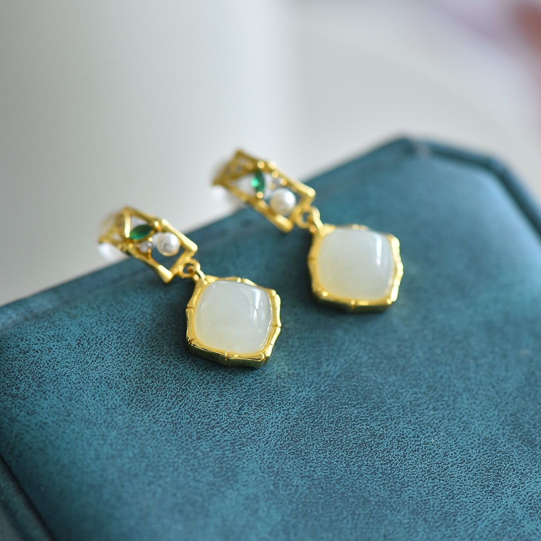 A Pair of Exquisite Sterling Silver-Gold Plated Inlaid White Jade Earrings,Inlaid Pearls: A Pair of Exquisite Sterling Silver-Gold Plated Inlaid White Jade Earrings,Inlaid Pearls,Size:8mmx8mm 