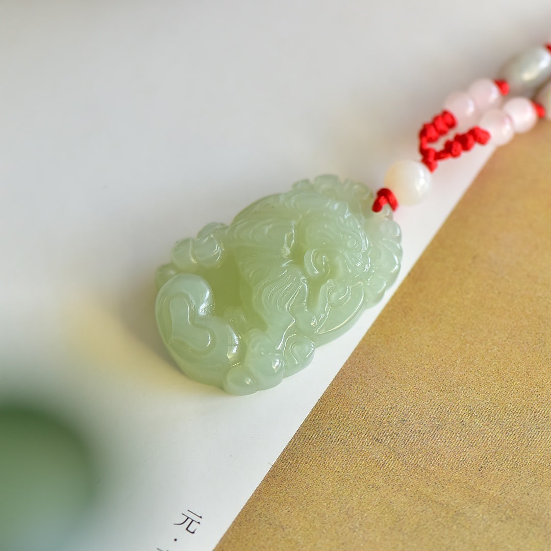 An Exquisite White Jade Tiger Pattern Pendant - 2