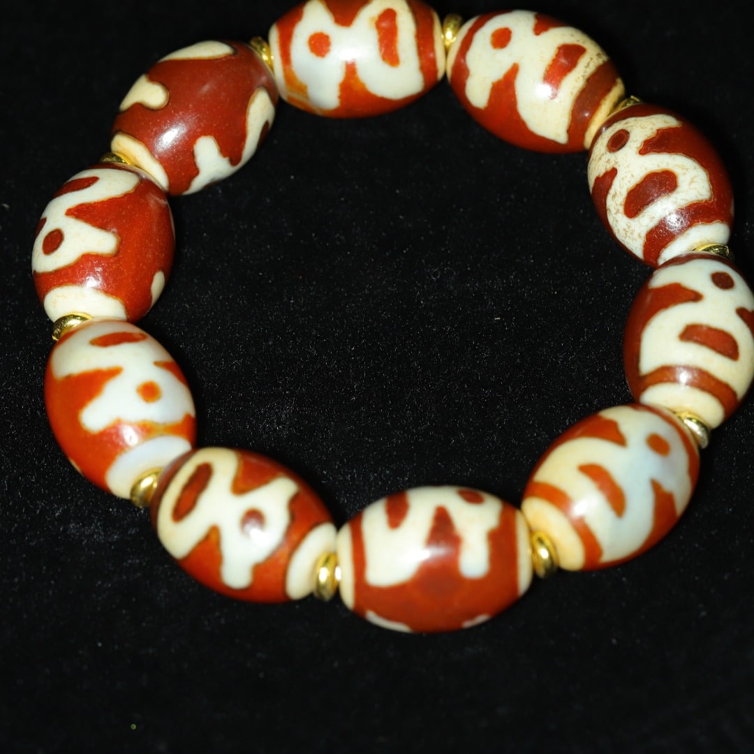An Exquisite Dzi Bead Bracelets - 2