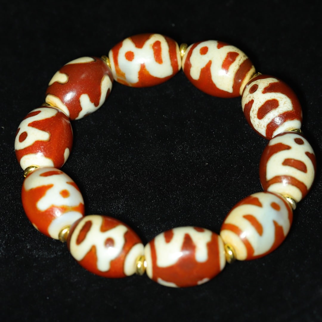An Exquisite Dzi Bead Bracelets - 3