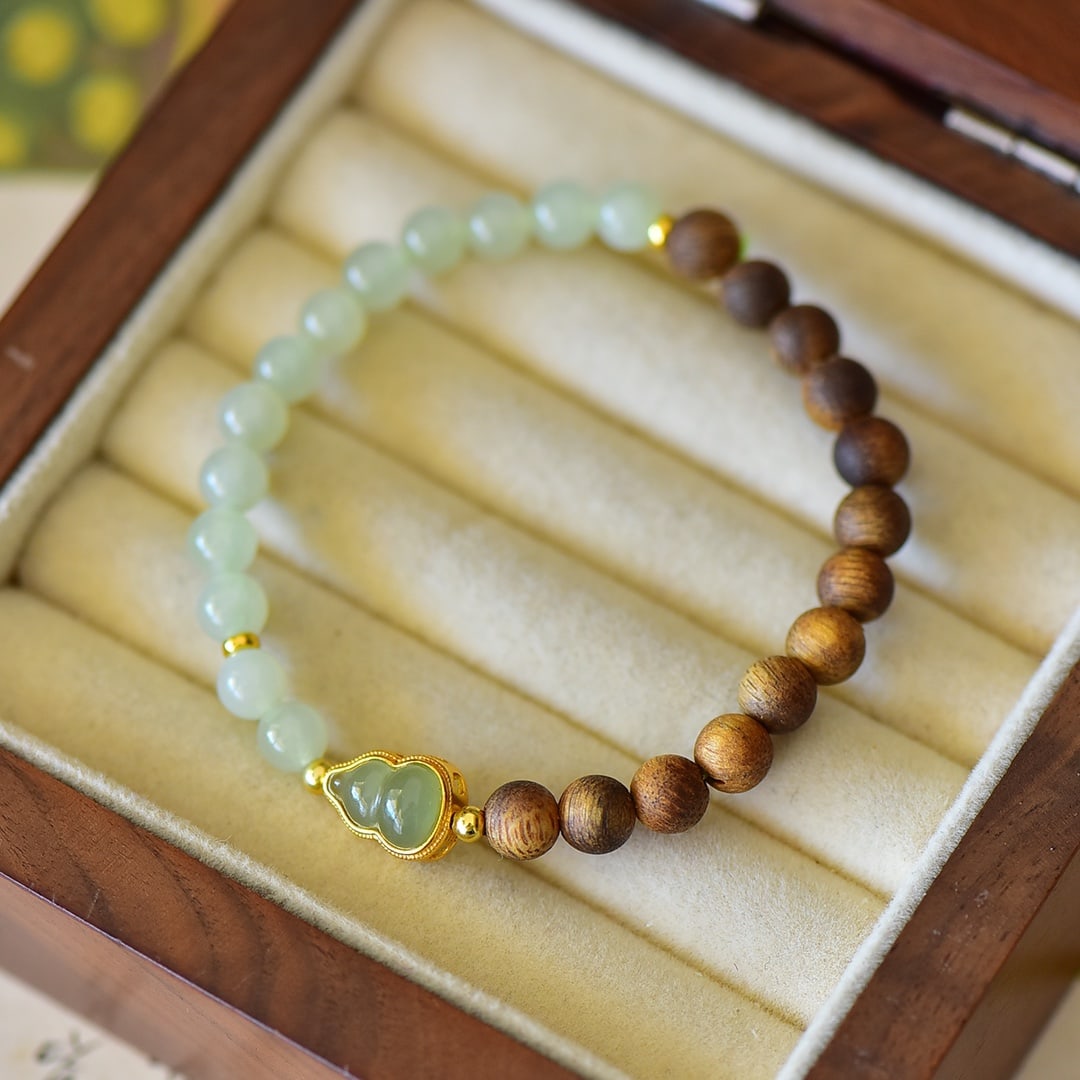An Exquisite Greenish Jade Eaglewood Bracelets: An Exquisite Greenish Jade Eaglewood Bracelets,Size:6mmx6mm 青白玉沉香木手串