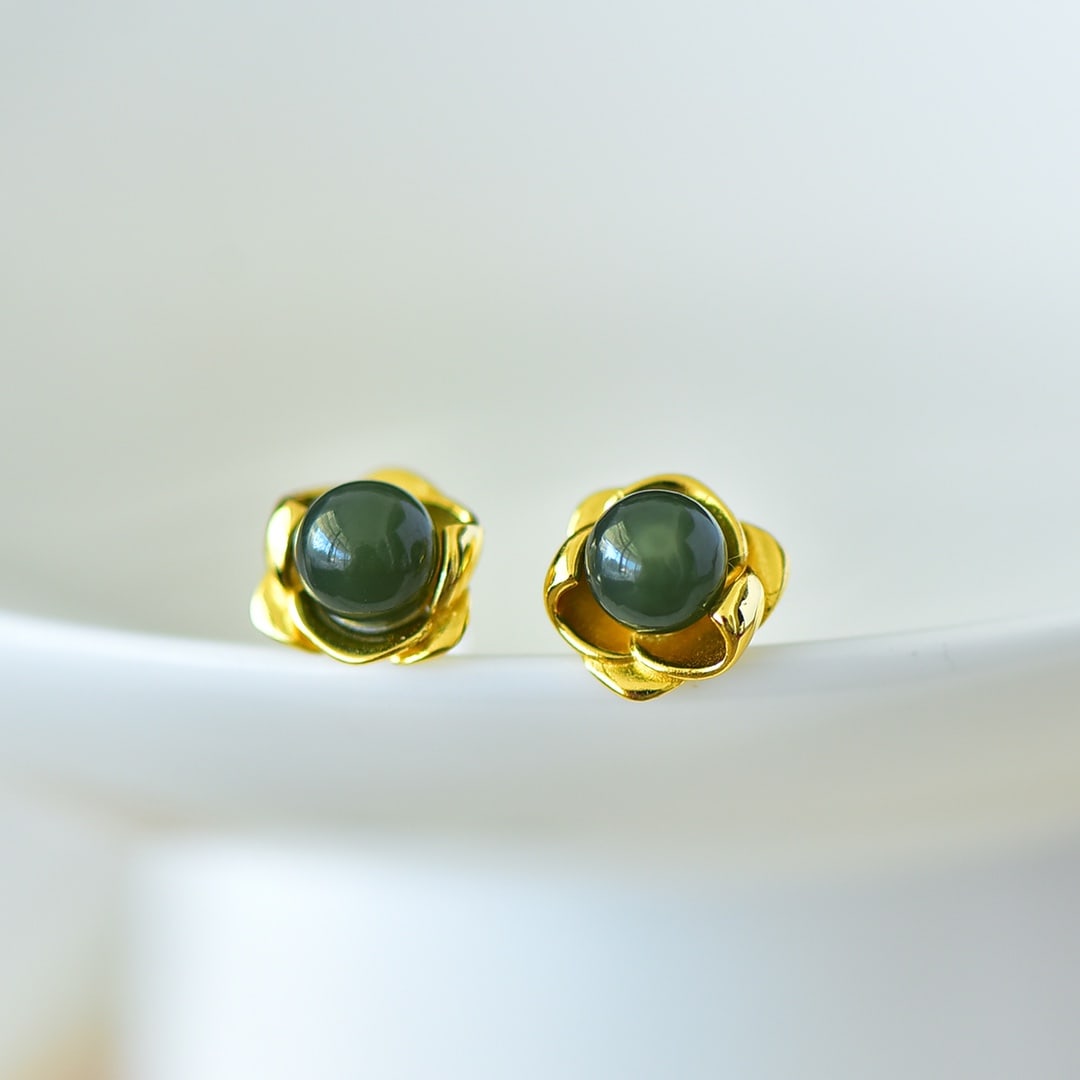 A Pair of Exquisite Sterling Silver-Gold Plated Inlaid Jasper Earrings: A Pair of Exquisite Sterling Silver-Gold Plated Inlaid Jasper Earrings,Size:6mmx6mm 一对纯银镀金镶碧玉耳环