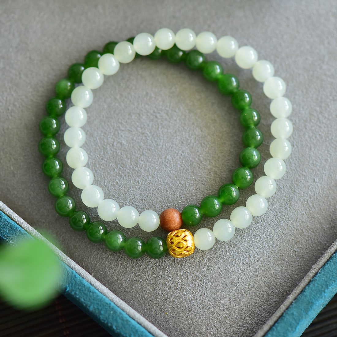 An Exquisite Jasper White Jade Bracelets - 4