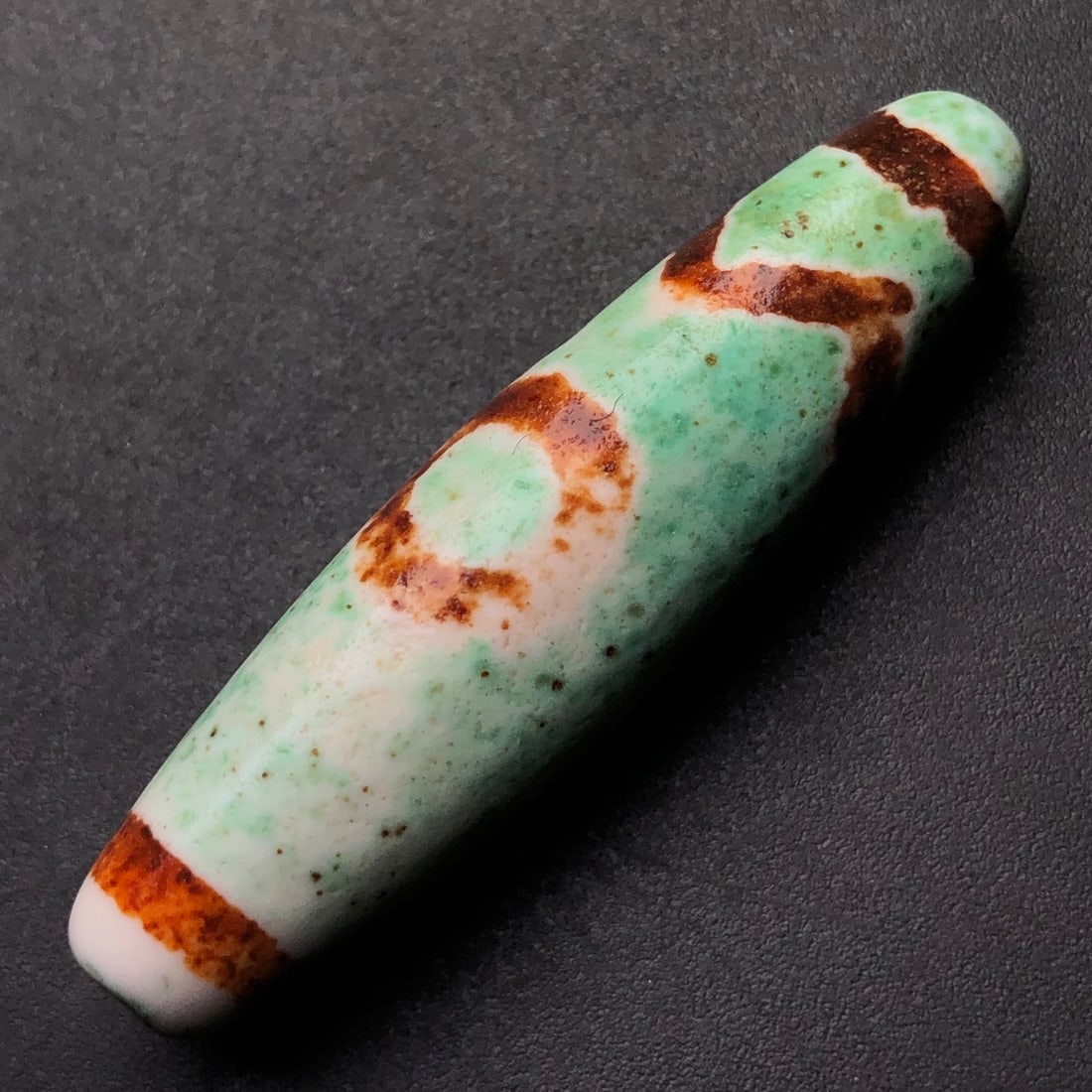 An Exquisite Dzi Bead Pendant: An Exquisite Dzi Bead Pendant,Size:46mmx12mm,Weight:8.4g 天珠挂件