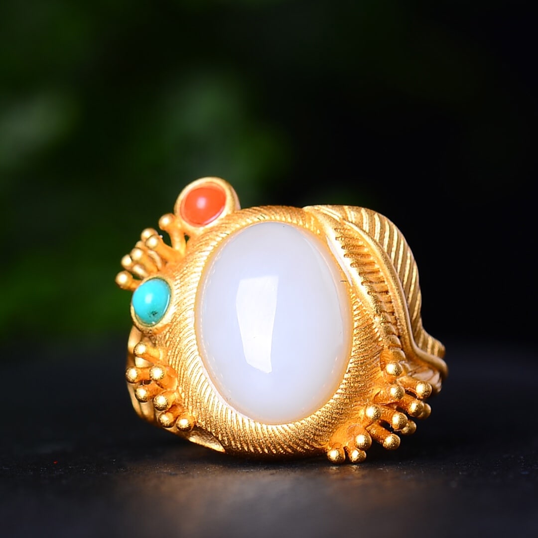 An Exquisite Sterling Silver-Gold Plated Inlaid White Jade Ring: An Exquisite Sterling Silver-Gold Plated Inlaid White Jade Ring,Size:10mmx14mm 纯银镀金镶白玉戒指