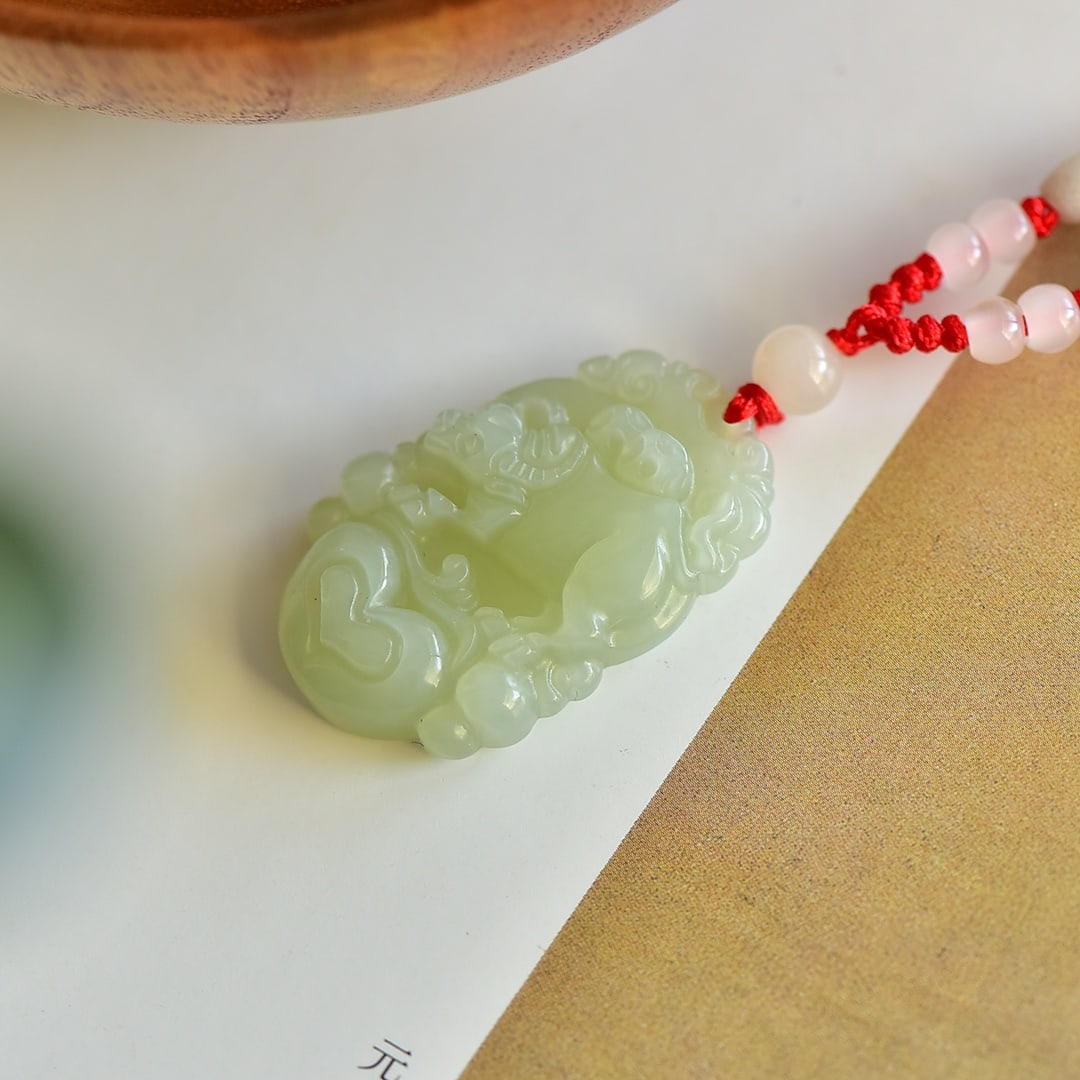 An Exquisite White Jade Buffalo Pattern Pendant - 3