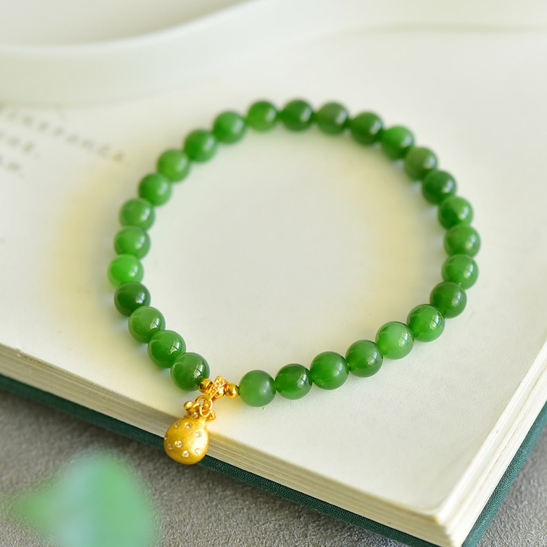 An Exquisite Jasper Bracelets - 2