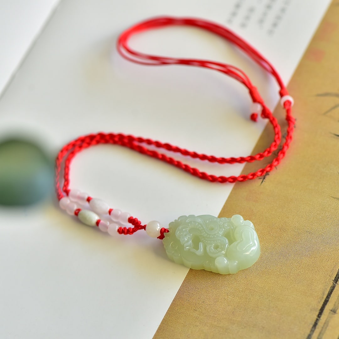 An Exquisite White Jade Snake Pattern Pendant: An Exquisite White Jade Snake Pattern Pendant,Size:33mmx20mm 白玉蛇纹吊坠