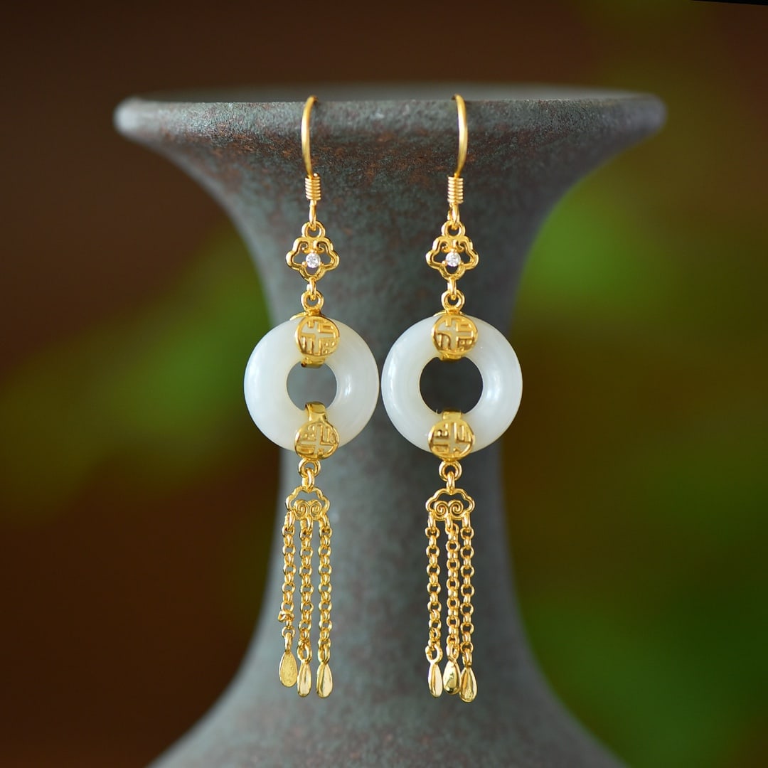 A Pair of Exquisite Sterling Silver-Gold Plated Inlaid White Jade Earrings: A Pair of Exquisite Sterling Silver-Gold Plated Inlaid White Jade Earrings,Size:15mmx15mm 一对纯银镀金镶白玉耳环