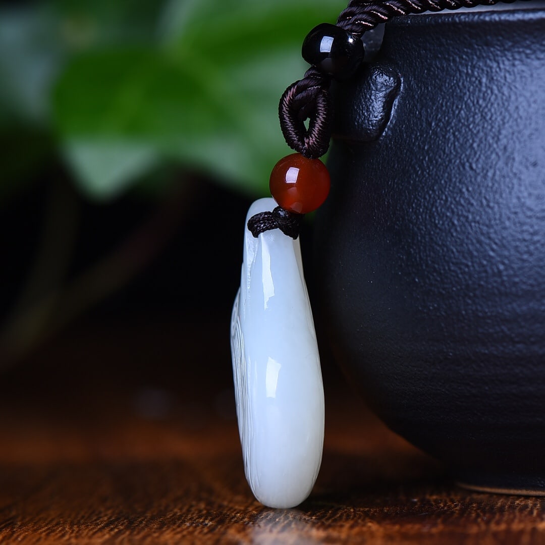 An Exquisite White Jade Eagle-head Pendant - 4